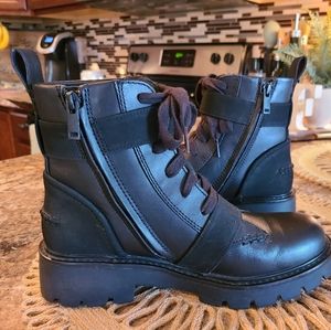 UGG noe boot, size 7.5 combat boot moto boot